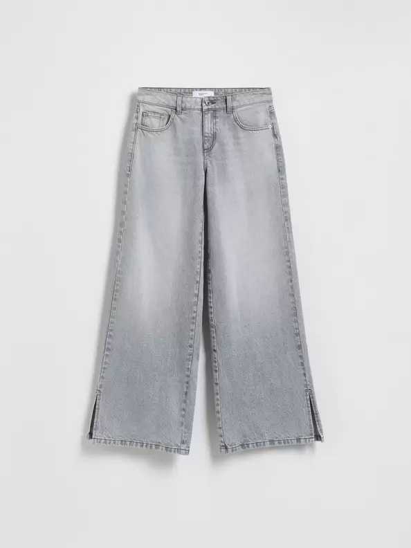 Egyenes szárú farmer a szárán bevágással