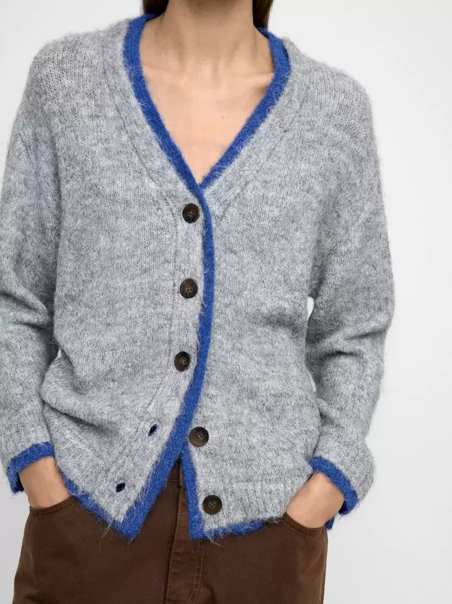 Knit cardigan with contrast edges