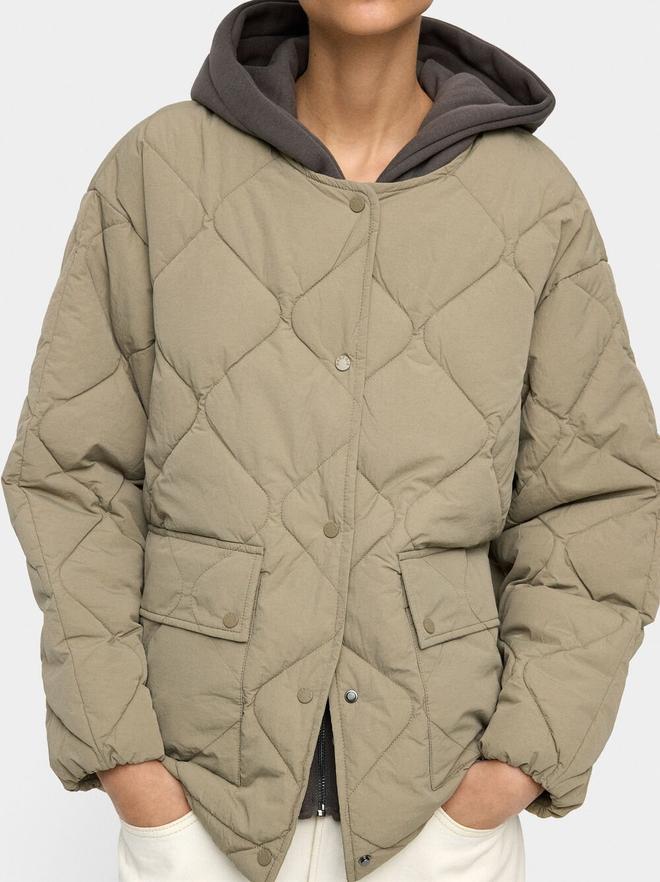 Quilted coat with removable hood