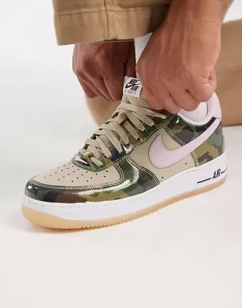 Nike Air Force 1 '07 trainers in brown and pink