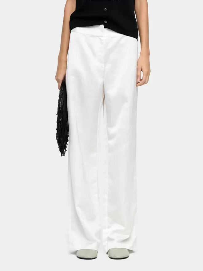 Straight trousers with mid-rise waist