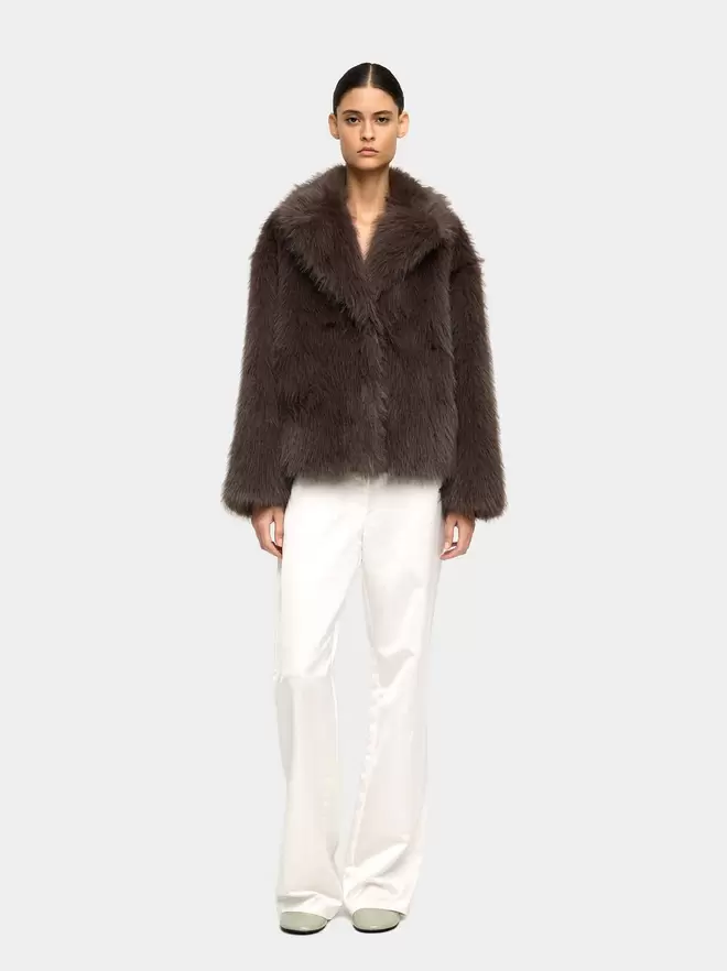 Voluminous coat with fur effect