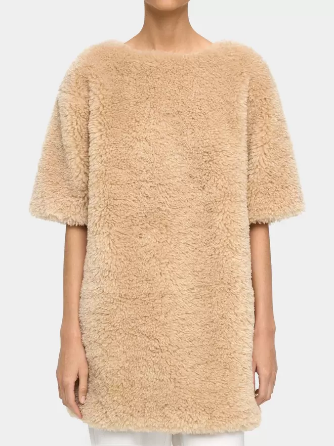 Short dress with leather-effect sheepskin