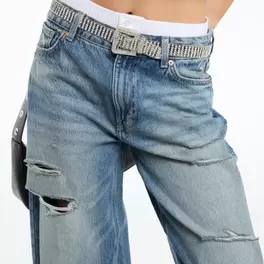 Jeans with destroys