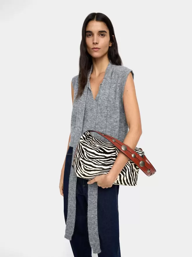 Leather shoulder bag