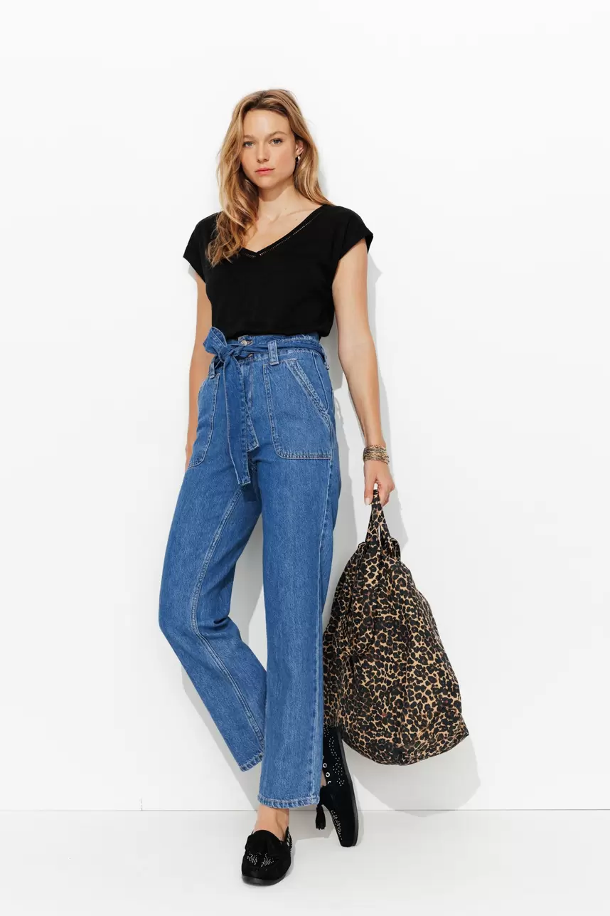 V-neck plain t-shirt