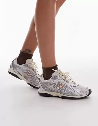 New Balance 204L unisex trainers in white and brown