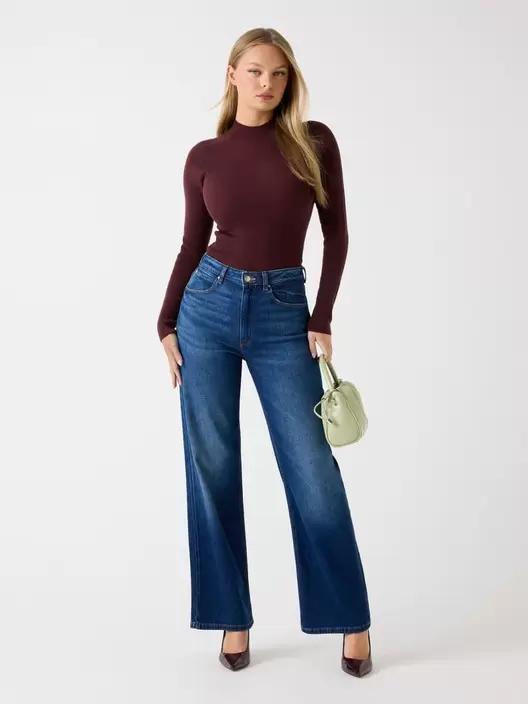 Wide-leg relaxed jeans
