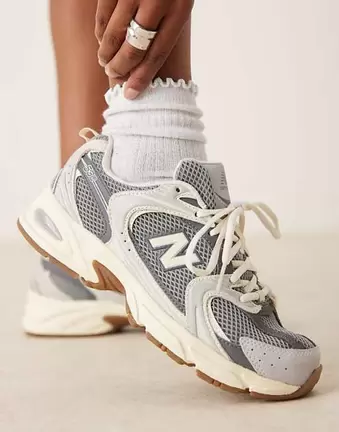 New Balance 530 trainers in grey