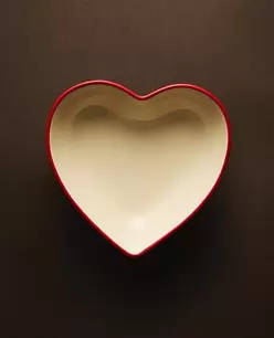 STONEWARE CHRISTMAS BOWL WITH HEART