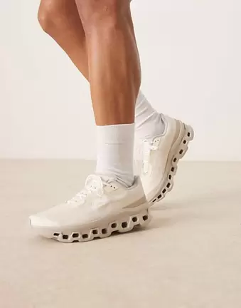 ON Cloudmonster Void running trainers in beige