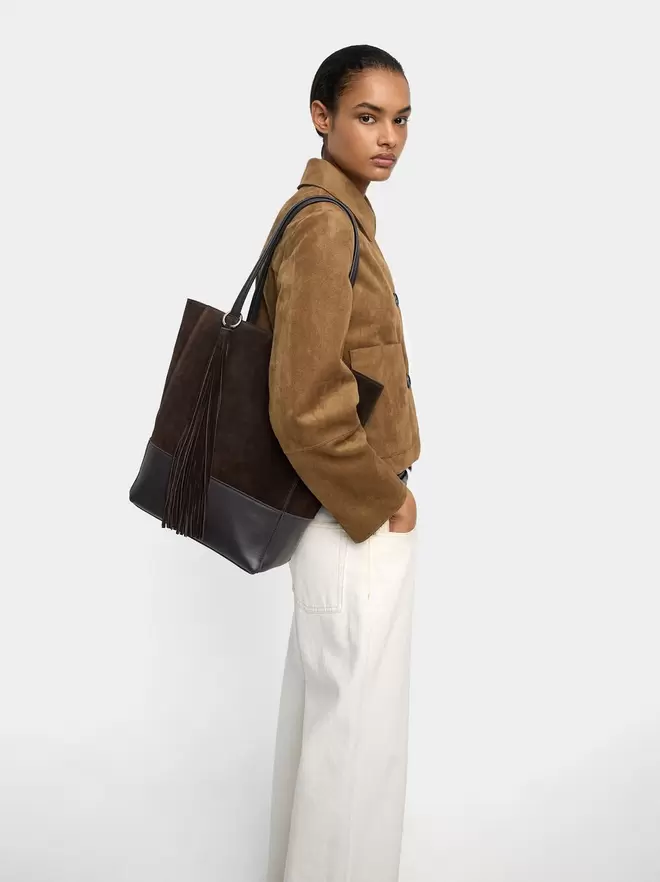 Leather shoulder bag with contrasting textures