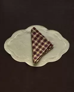 LINEN CHRISTMAS PLACEMAT WITH THREAD DETAIL