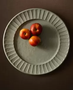ROUND METAL SERVING DISH