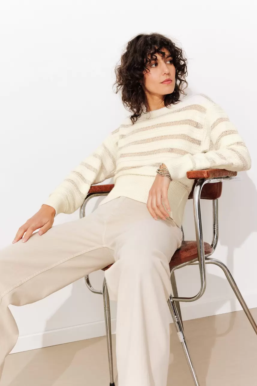 Boat-neckline short jumper