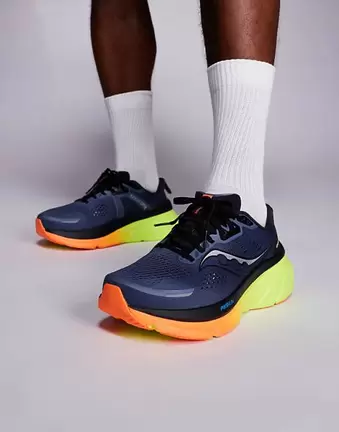 Saucony Guide 18 running trainers in shadow and vizi