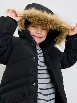 Bélelt kabát kapucnival