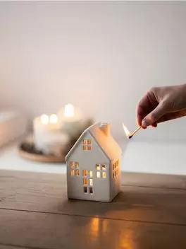 Ház alakú gyertyatartó