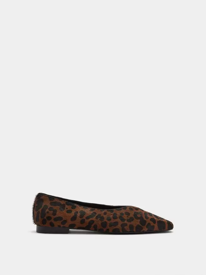Leather ballet flats printed with animal print