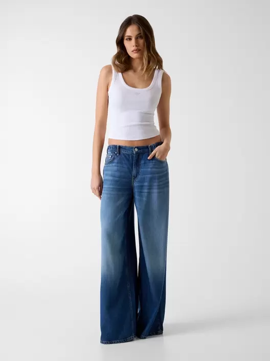 Loose leg jeans