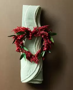 PACK OF CHRISTMAS LEAF HEART NAPKIN RINGS (PACK OF 4)