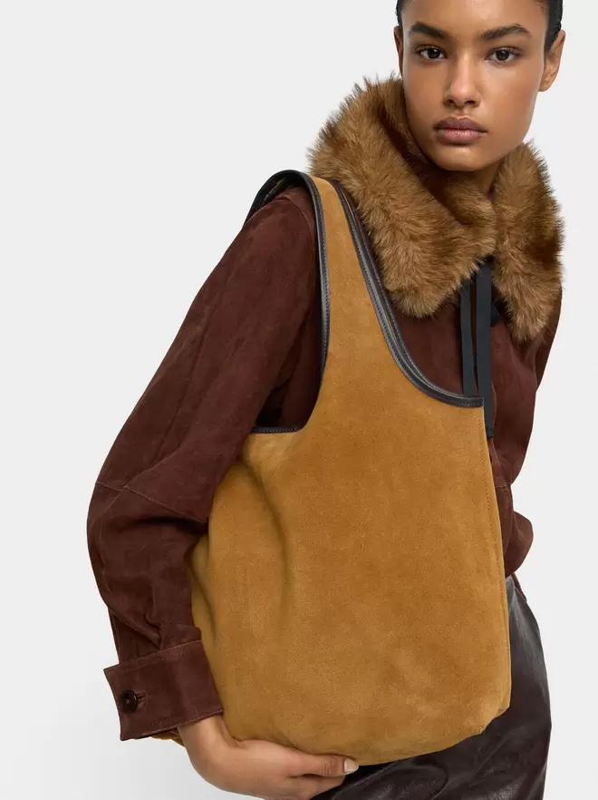 Leather shoulder bag