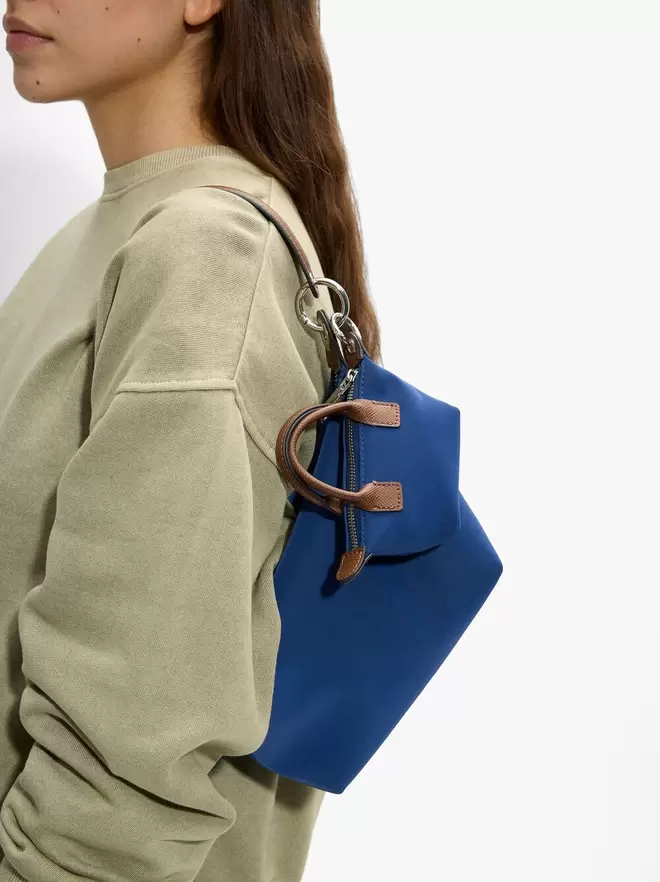 Shoulder bag with soft texture with pendant