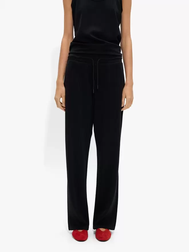 Basic trousers with a soft touch
