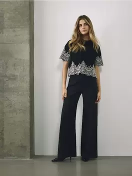 Dekoratív hímzésű póló 8 595 HUF