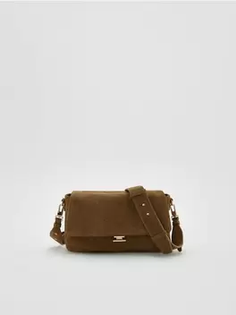 Szarvasbőr táska vállszíjjal 25 995 HUF