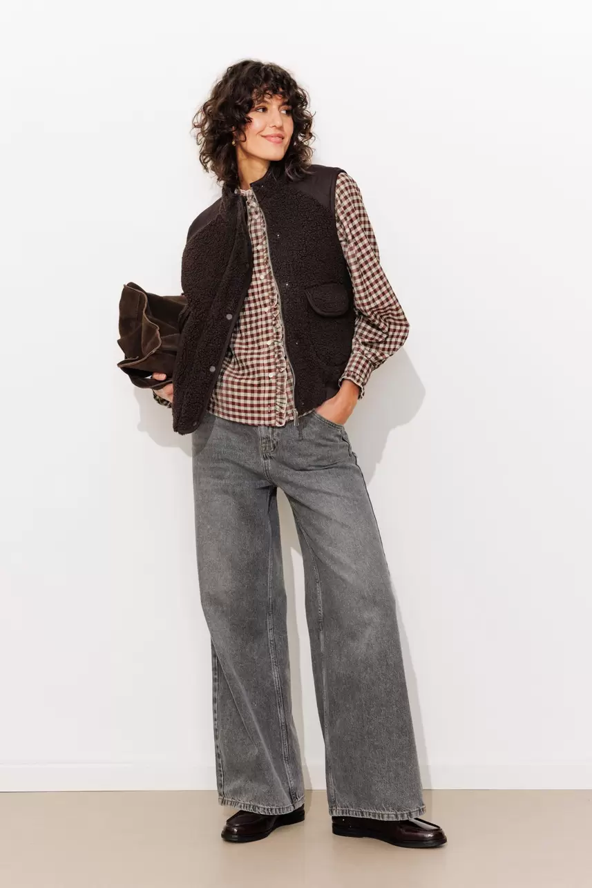 Sleeveless fleece jacket