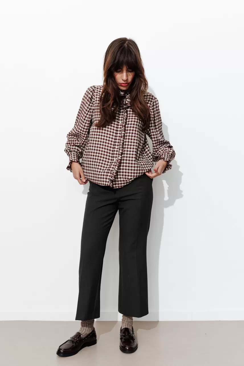 Short flared trousers