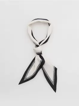 Kontrasztos szegélyű sál