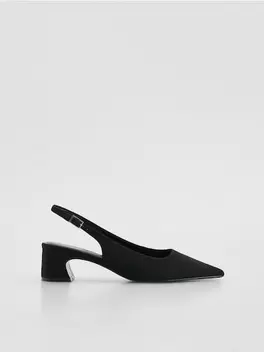 Nyitott sarkú papucscipő