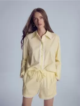 Rövidnadrág díszbetéttel