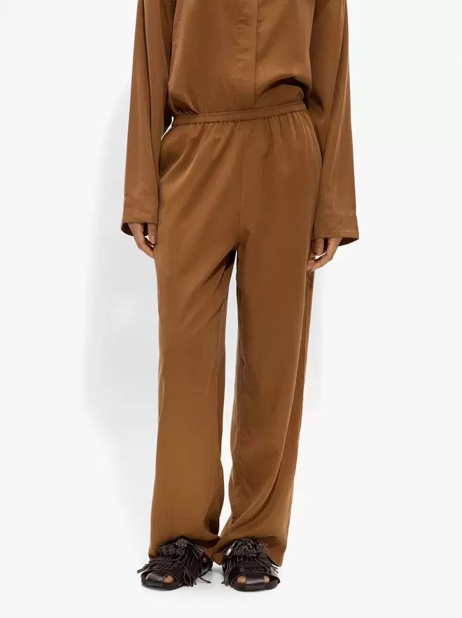 Plain trousers with 100% lyocell