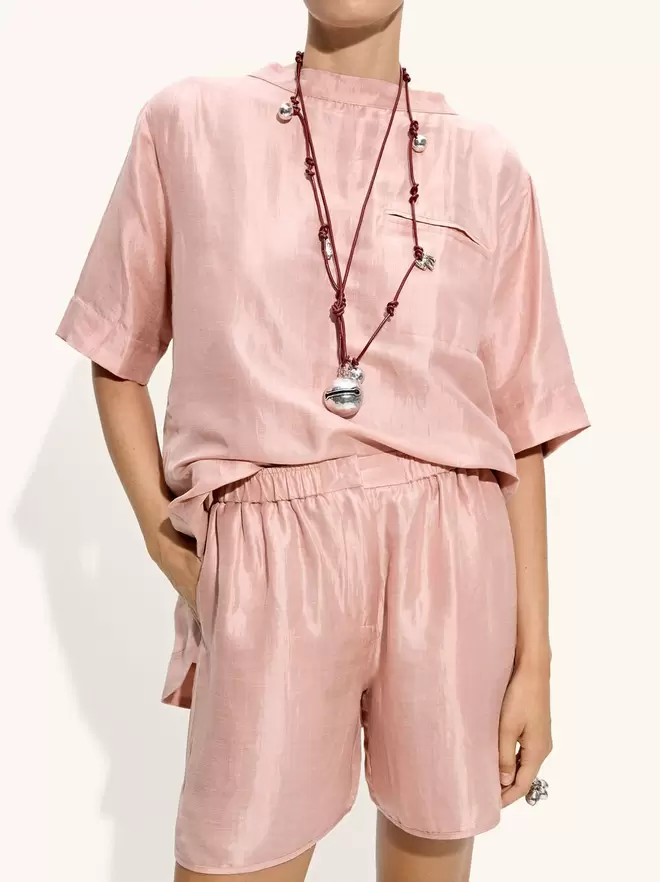 Shorts with a silk and linen blend