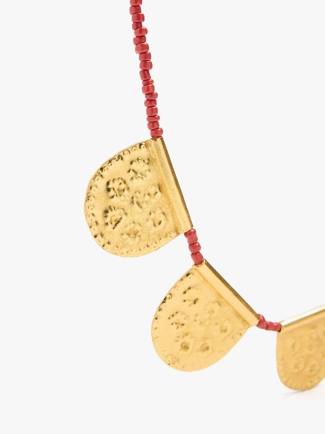 Necklace with beads and semicircles