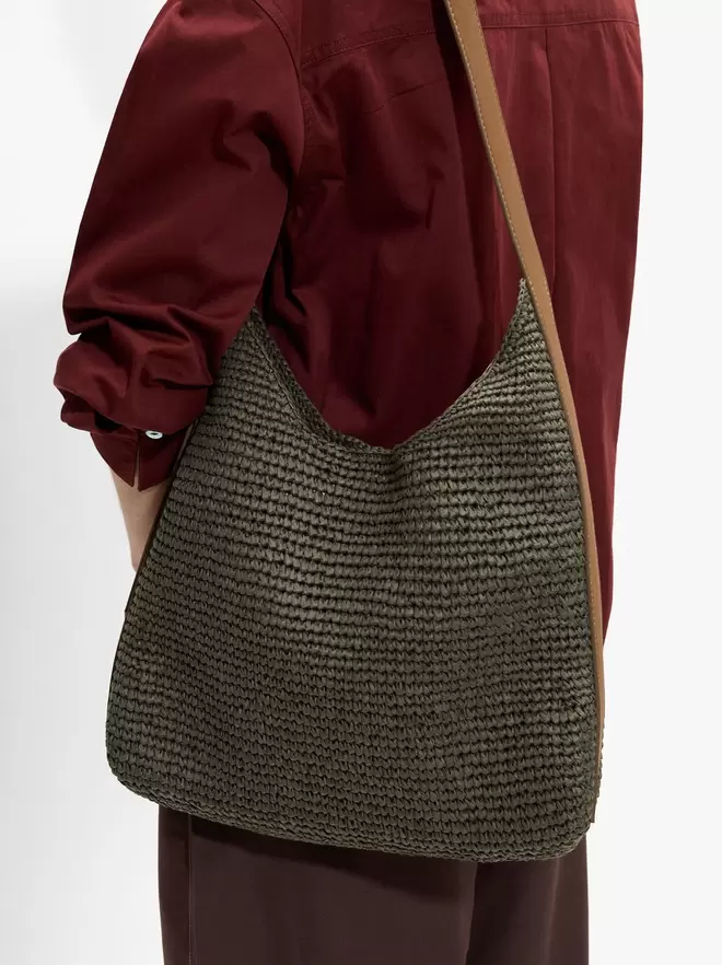 Shoulder bag with straw effect