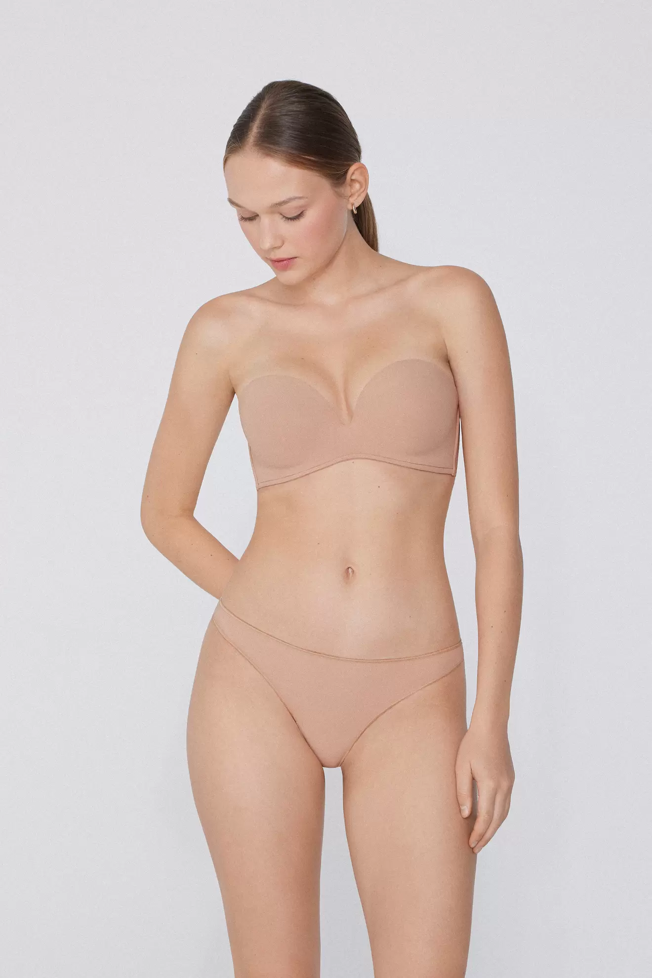 Szivacsos Levehető Pántos Mélyen Dekoltált Melltartó Újrahasznosított Mikroszálas Anyagból