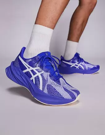 Asics Dynablast 5 running trainers in blue