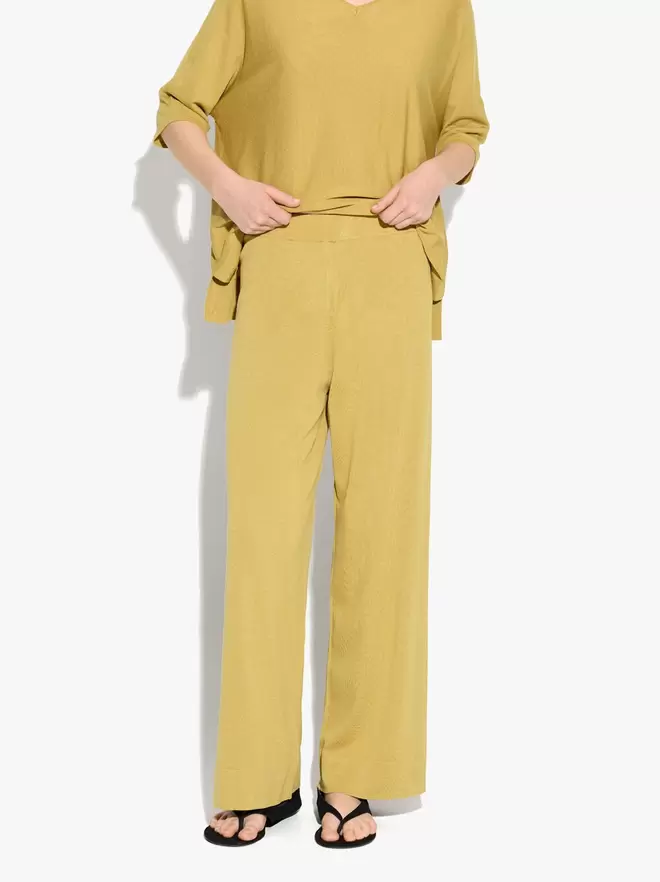 Knit trousers with elastic waist