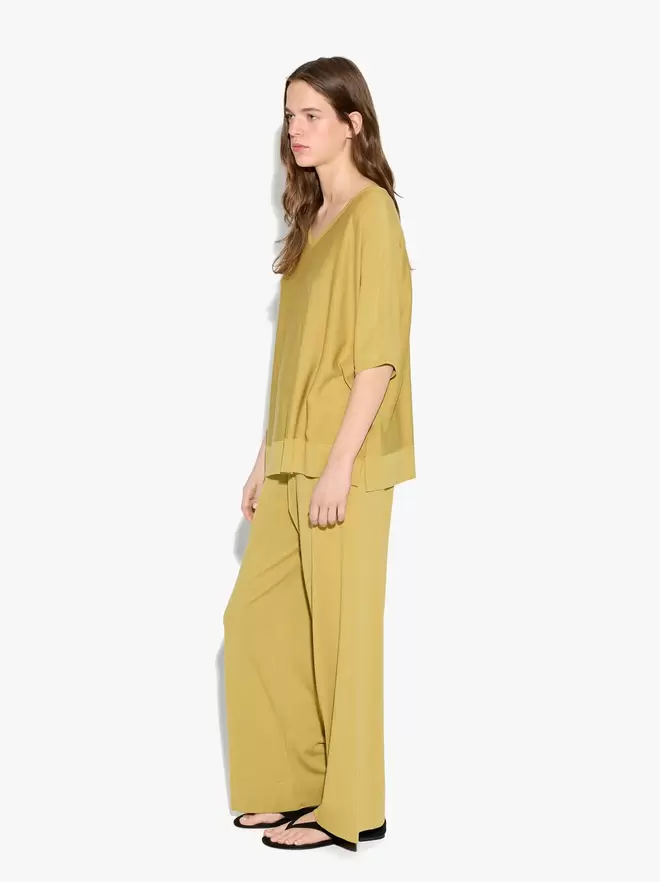 Short-sleeve knit sweater