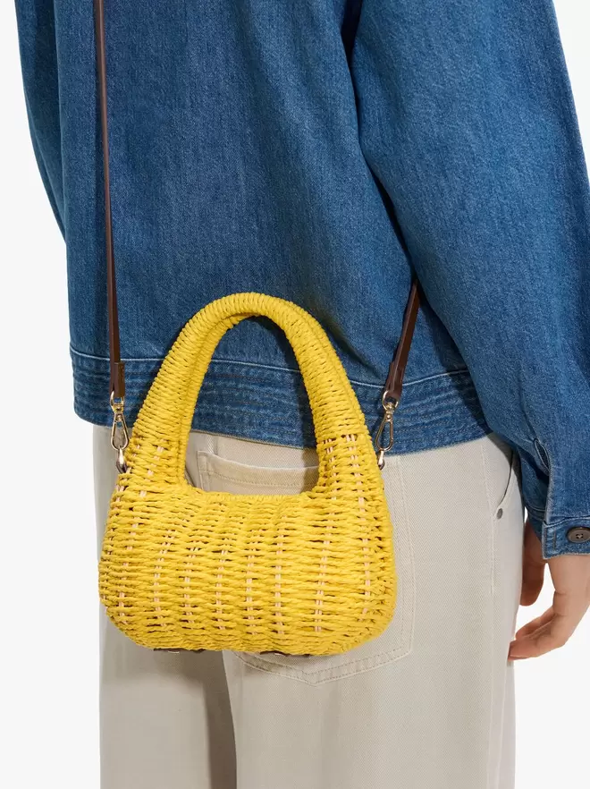 Rigid handbag with paper straw effect