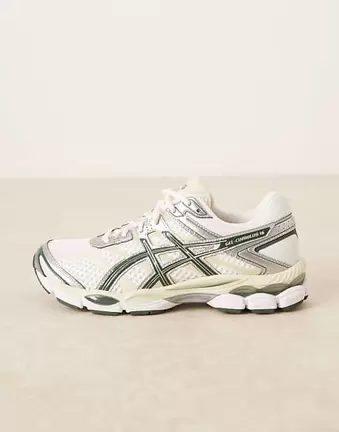 Asics Gel-Cumulus 16 trainers in white and green