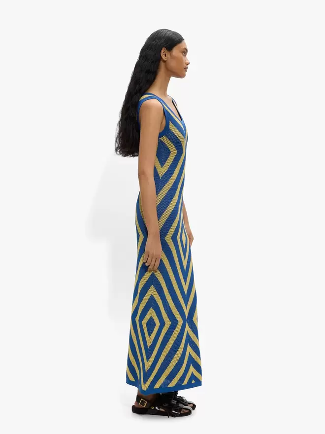 Long dress of printed knit with geometric pattern