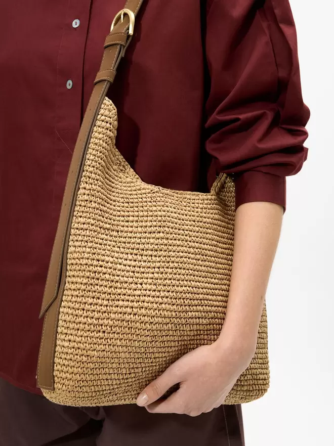 Shoulder bag with straw effect