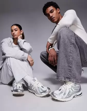 New Balance 1906 trainers in silver metallic