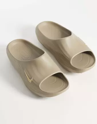 Nike ReactX sliders in beige