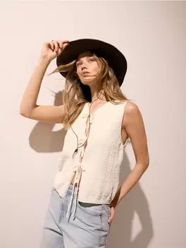 Mellény megkötővel